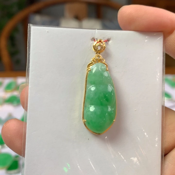 翡翠18K金镶嵌颈饰翡翠吊坠