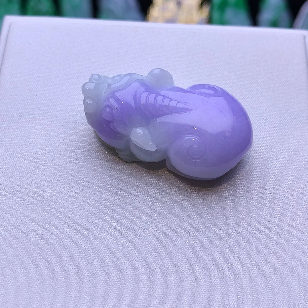 翡翠未镶嵌颈饰貔貅