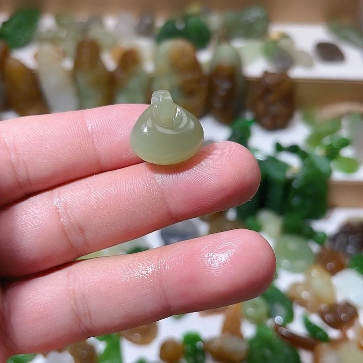和田玉（青白玉）未镶嵌颈饰