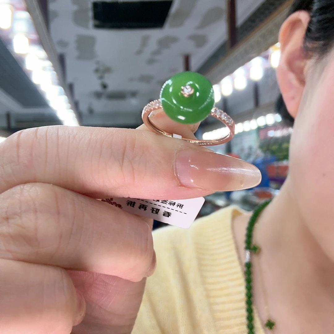 和田玉戒指18K金镶嵌