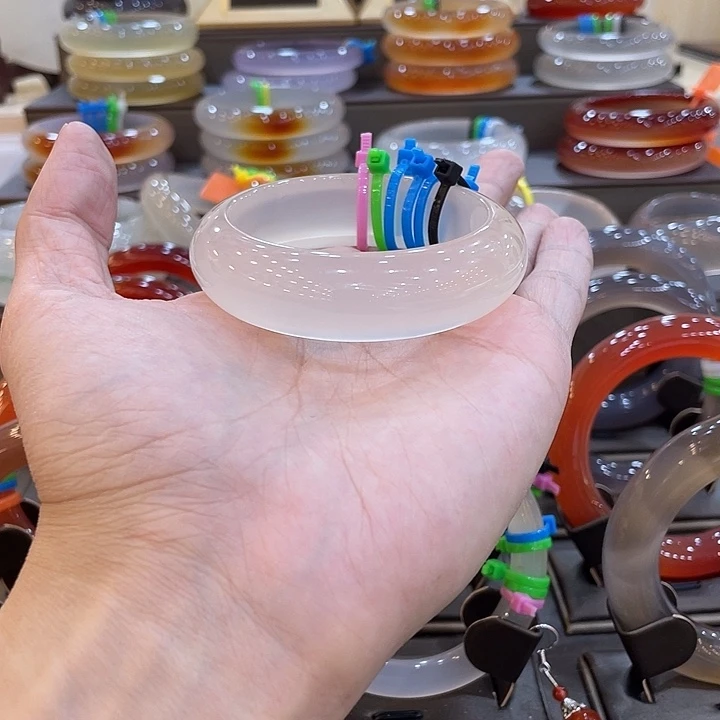 玛瑙/玉髓手镯未镶嵌