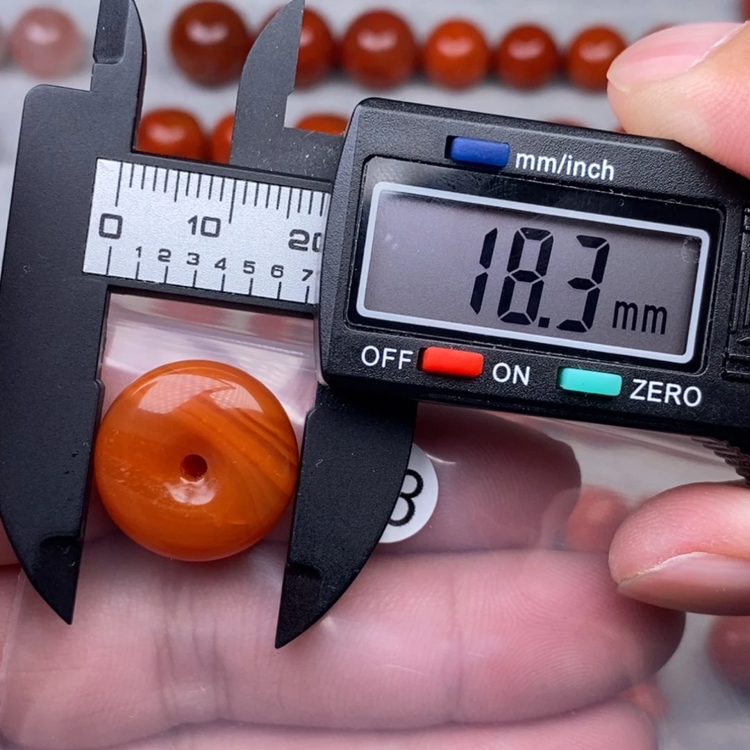 南红玛瑙未镶嵌配饰有瑕疵