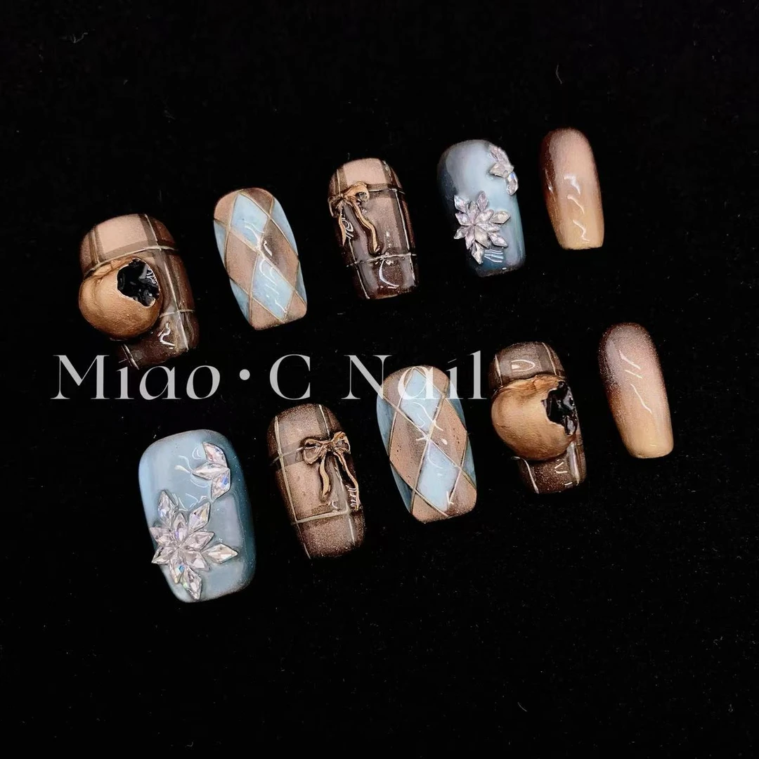 【摘星为礼】Miao.C指尖艺术 秋冬格纹立体黑金苹果雪花拼钻穿戴甲