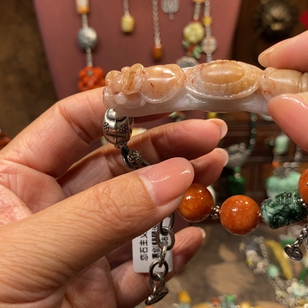 翡翠吊坠(赠链)未镶嵌