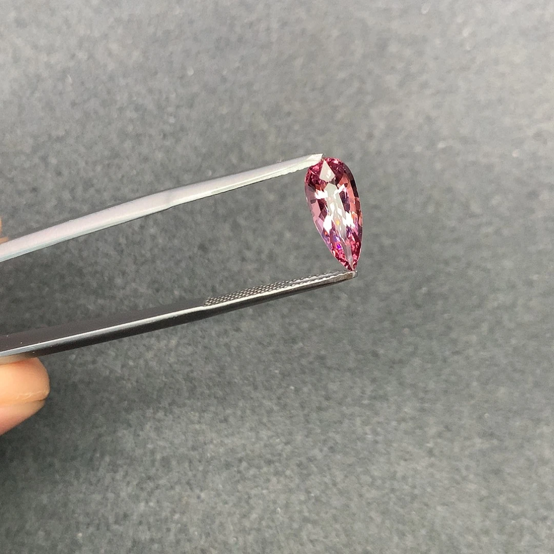 尖晶石裸石1.7克拉全净越南莲花色尖晶