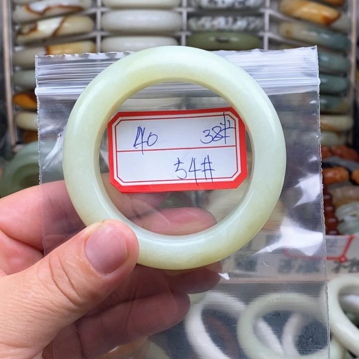 未镶嵌蛇纹石玉颈饰美**生