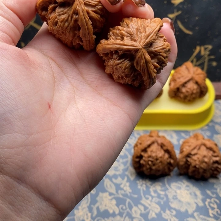 天***情吊坠文玩核桃白狮子