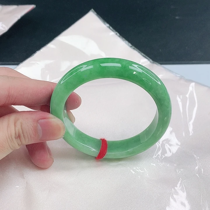 弹***妈翡翠未镶嵌手镯圈54.7。50124