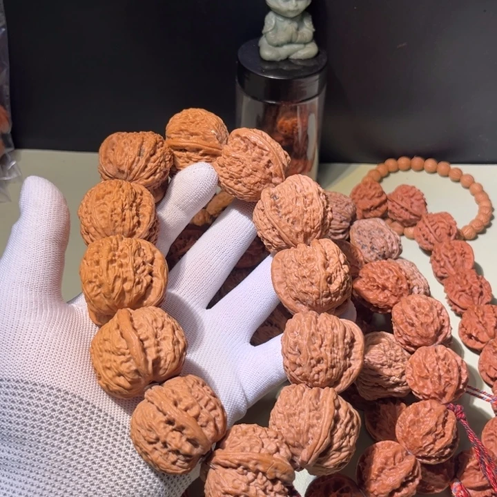 文玩核桃手串……30