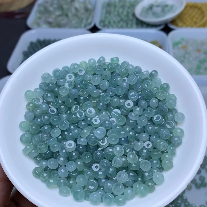 翡翠散珠卡3乘5.2冰蓝水算盘50个