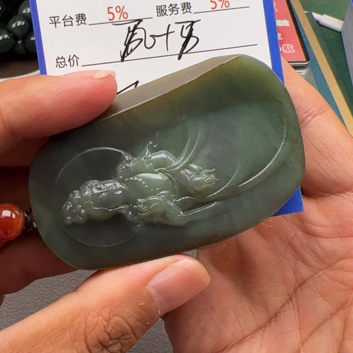 健***安和田玉未镶嵌颈饰