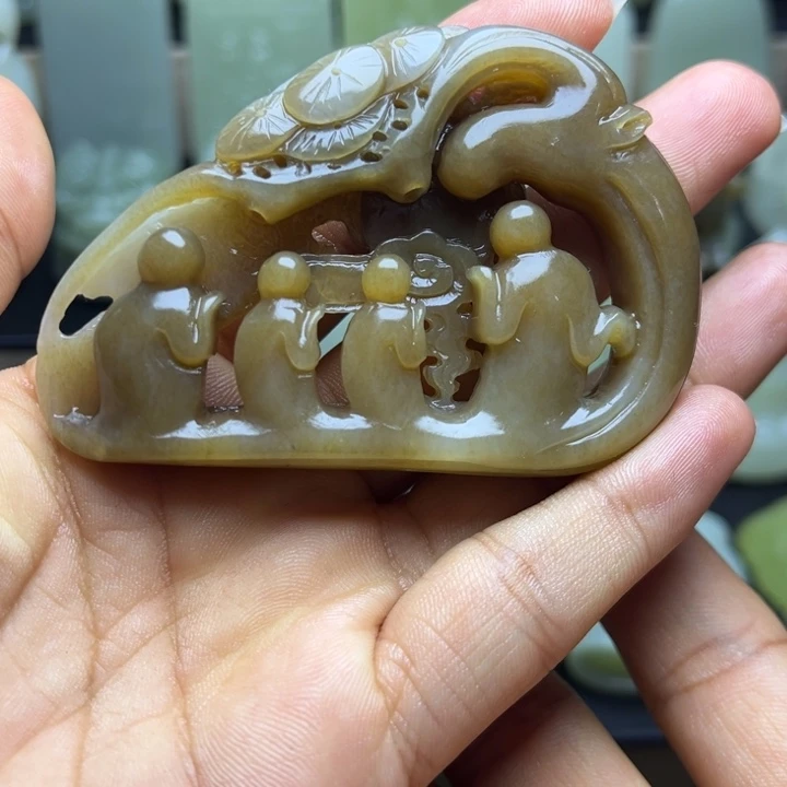 の***源和田玉未镶嵌颈饰