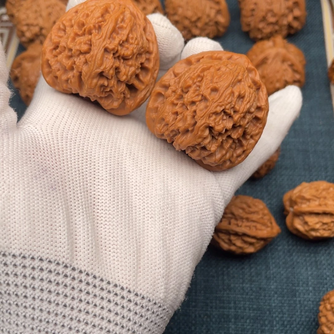 从***始文玩核桃把件44红皮三角疆克重50克