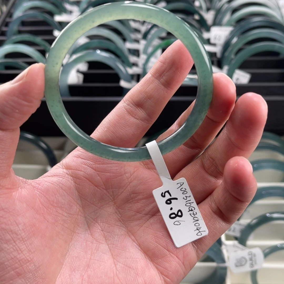 翡翠手镯未镶嵌布**?56.86