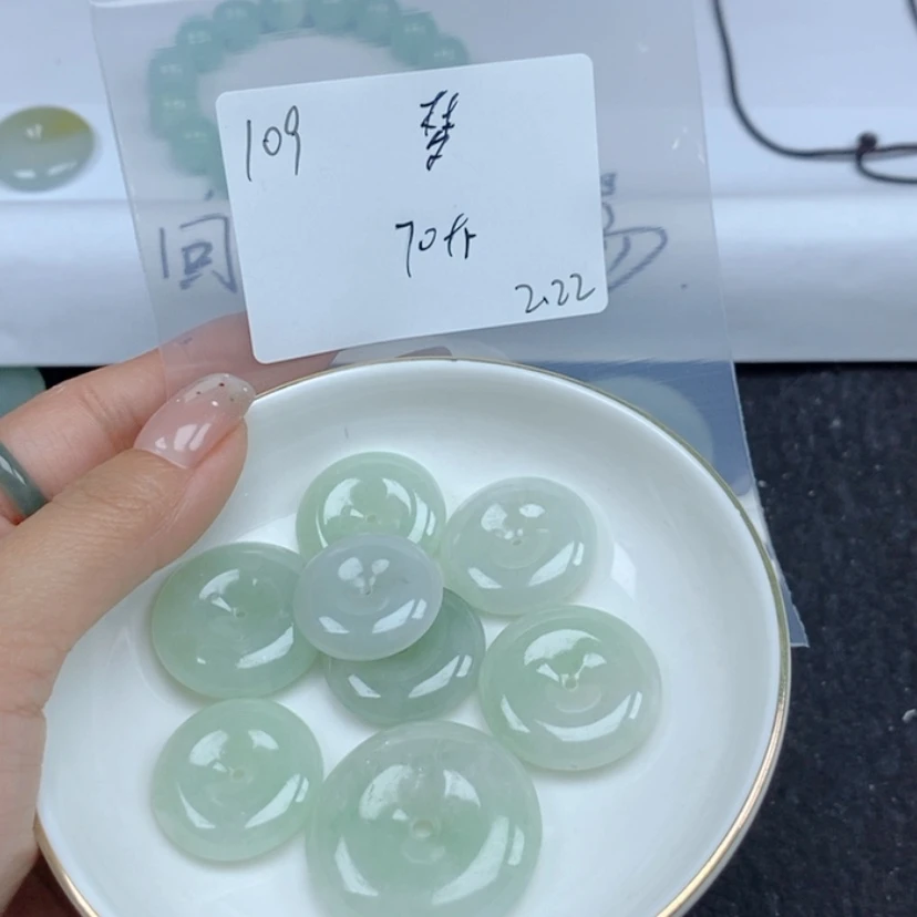 【闪购商品】翡翠颈饰未镶嵌梦*