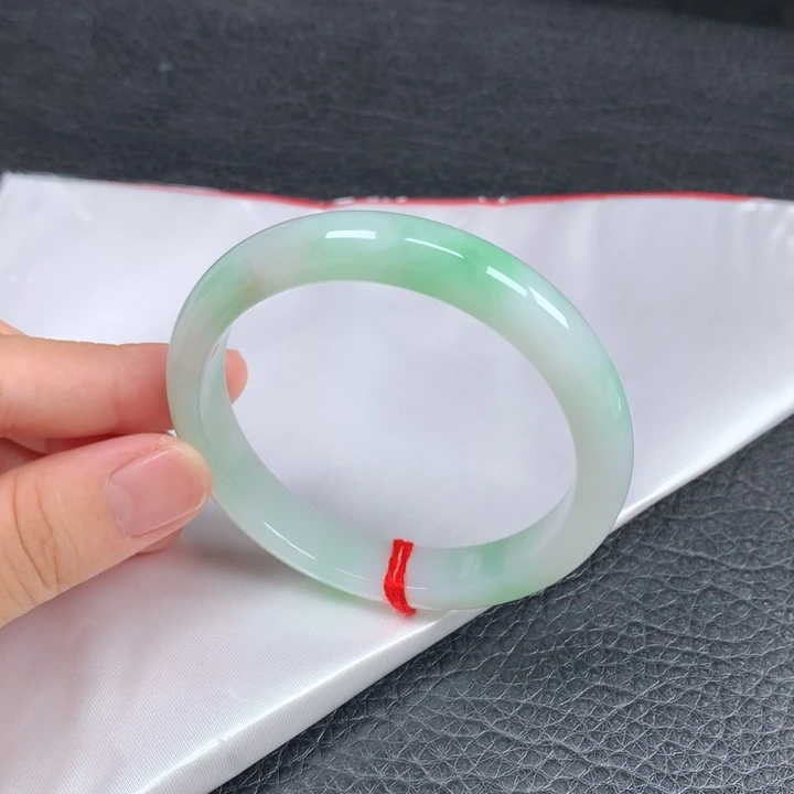 翡翠未镶嵌手镯