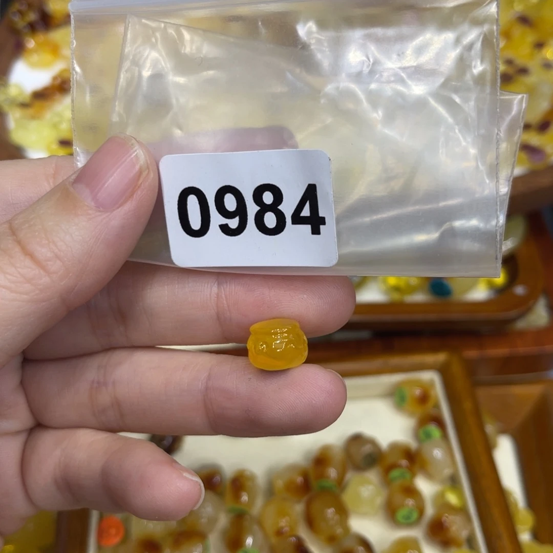 琥珀珠宝奇石未镶嵌