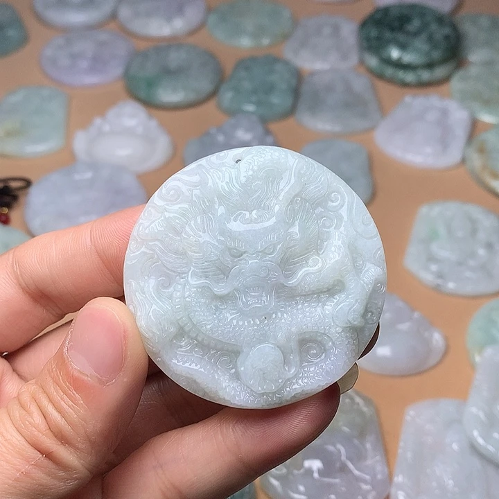 翡翠未镶嵌颈饰龙牌