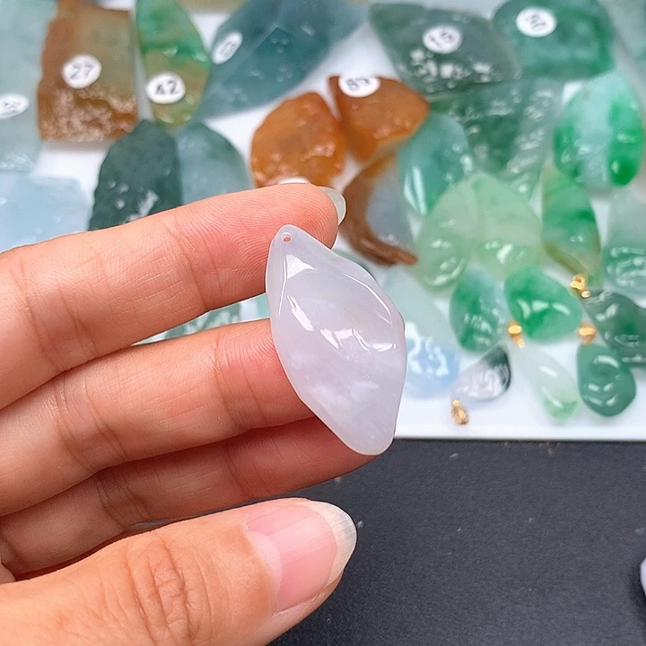 翡翠未镶嵌颈饰随型