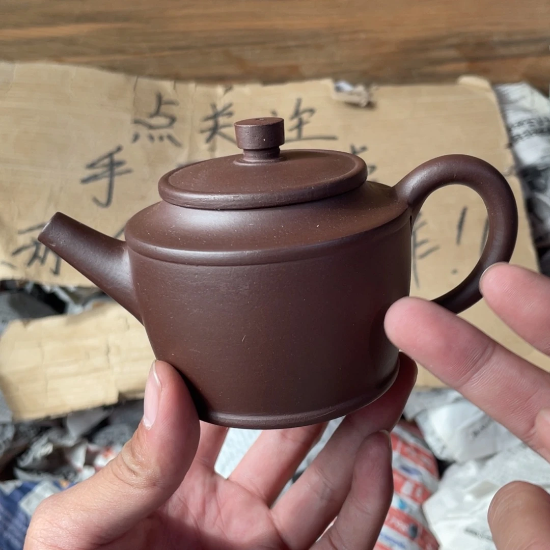 茶壶紫砂老厂紫砂壶一件。