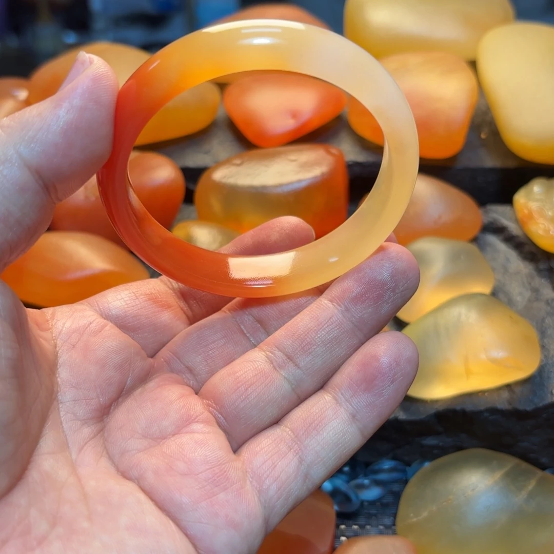 胖***活石英岩玉未镶嵌手镯