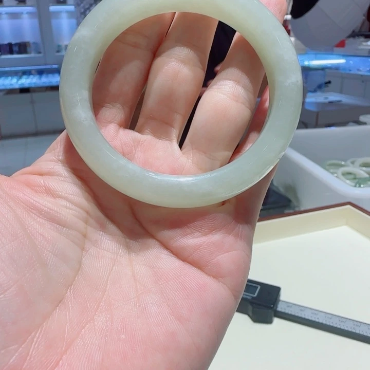 未镶嵌手镯和田玉100