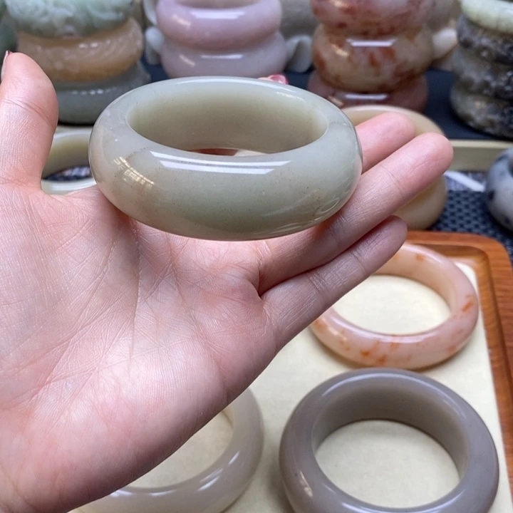 石英岩玉手镯未镶嵌