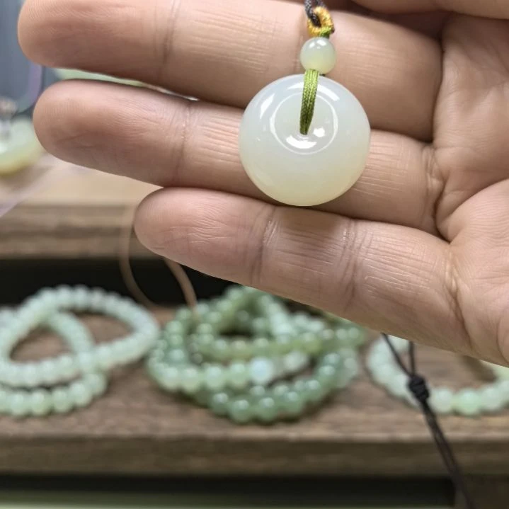 颈饰未镶嵌和田玉