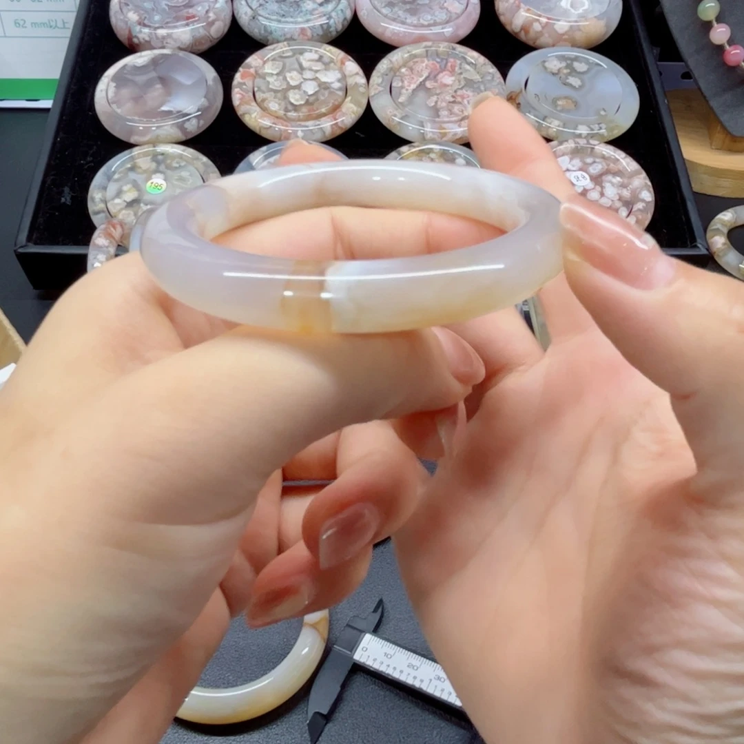 玛瑙/玉髓手镯未镶嵌54