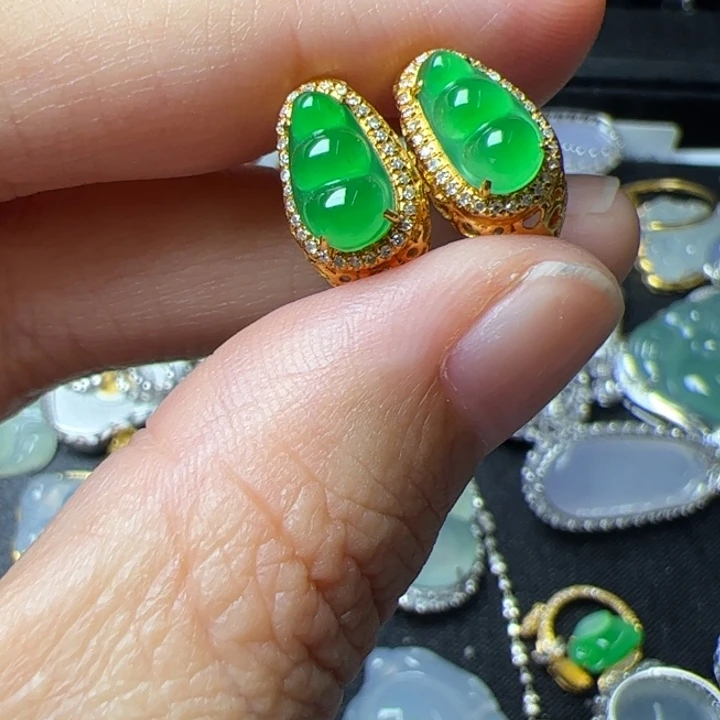 翡翠18K金镶嵌耳饰