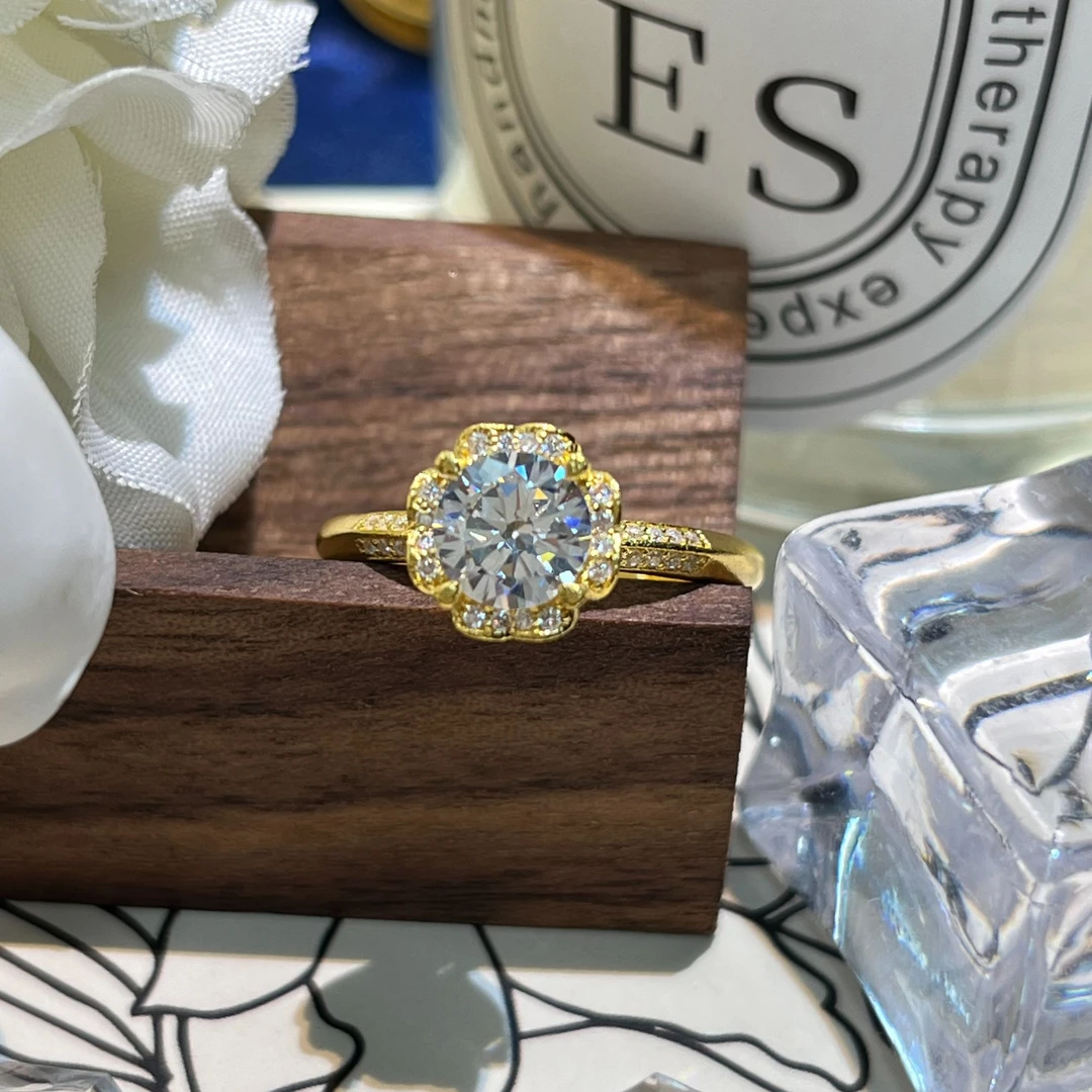 【麦绮珠宝】足金999古法镶嵌莫桑戒指手捧花点钻活口戒指精致经典