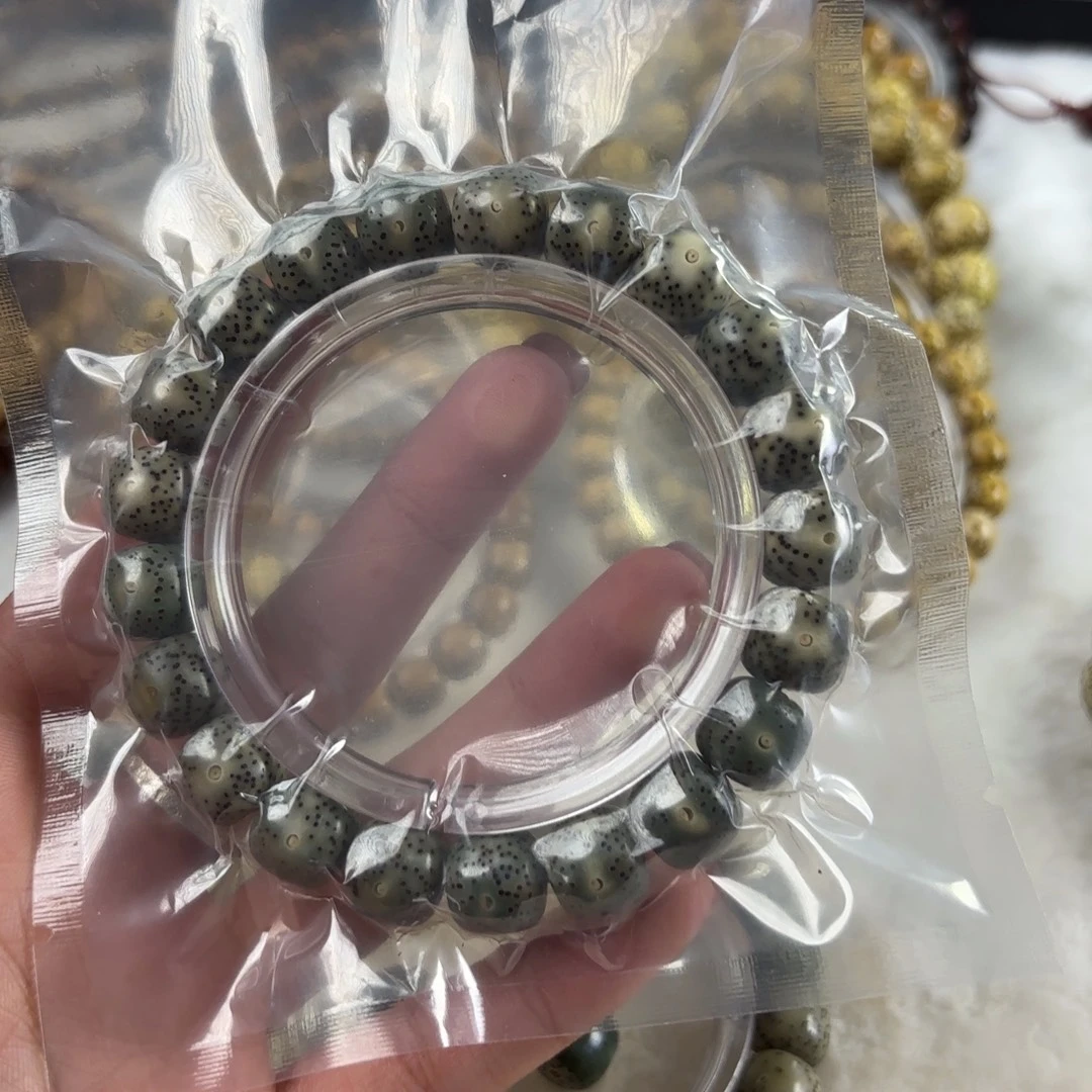 手串星月菩提绿油油