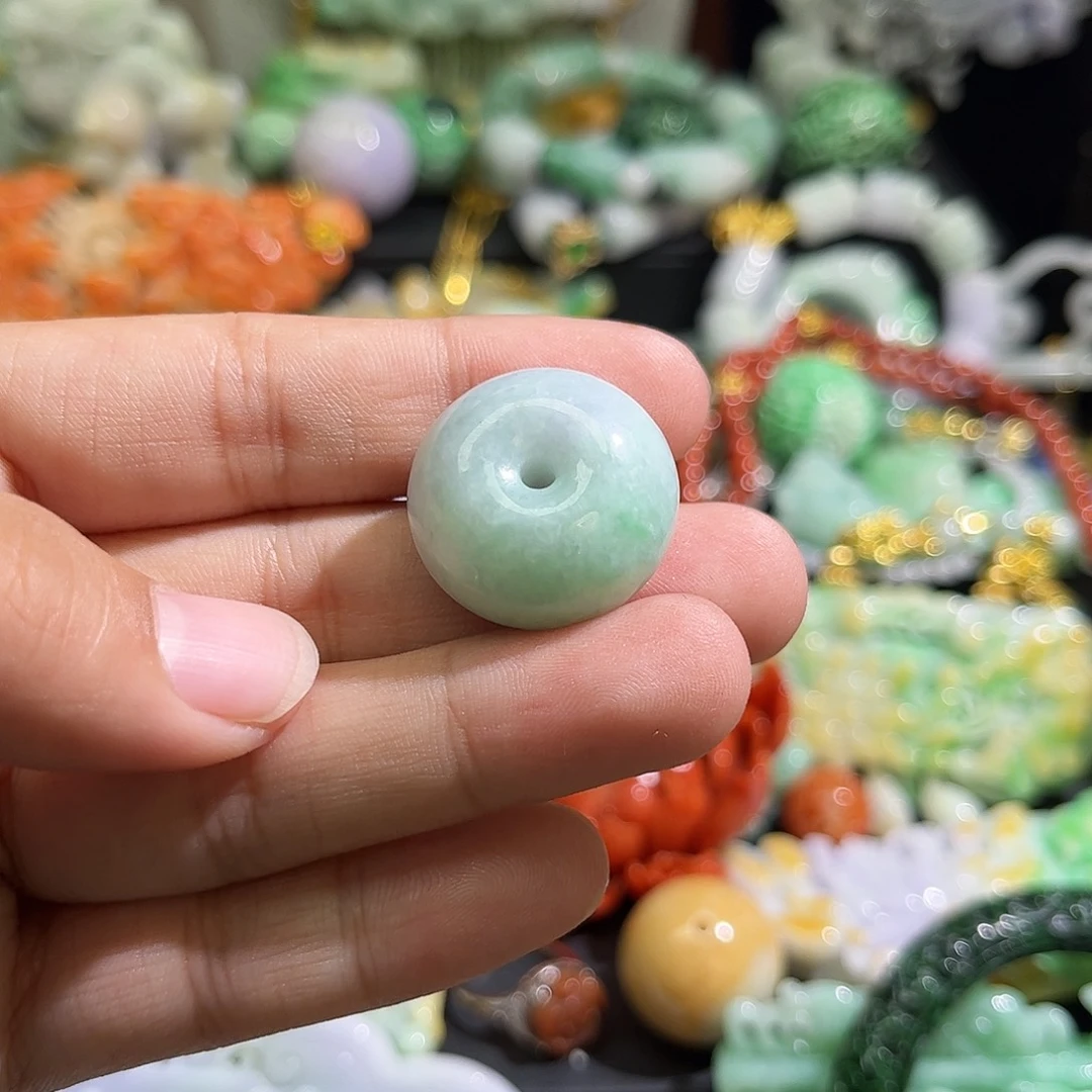 翡翠未镶嵌颈饰待编织
