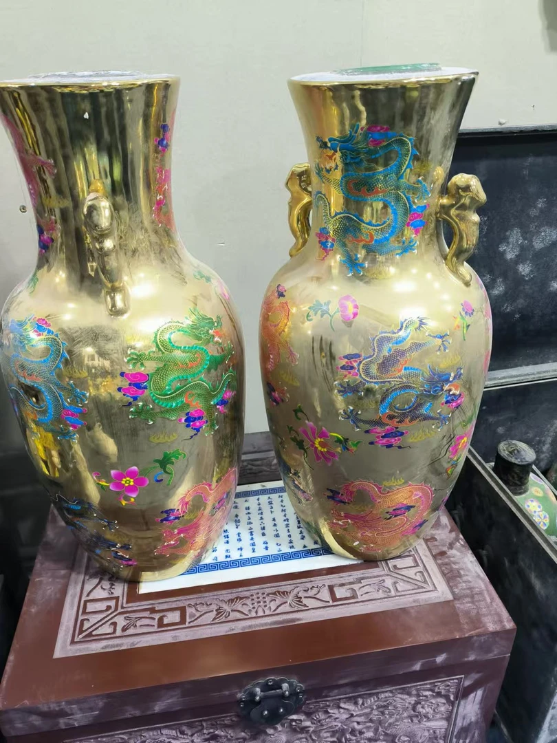 双龙戏珠 手工手绘瓶