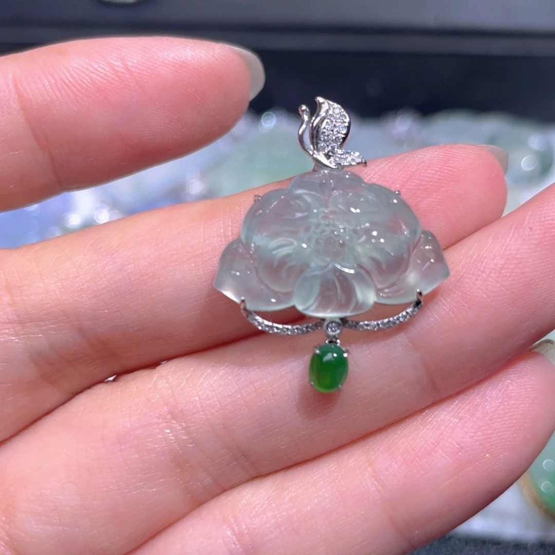 颈饰18K金镶嵌翡翠翡翠