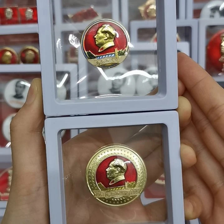 其他普通金属龍*風红藏纪念像章2枚