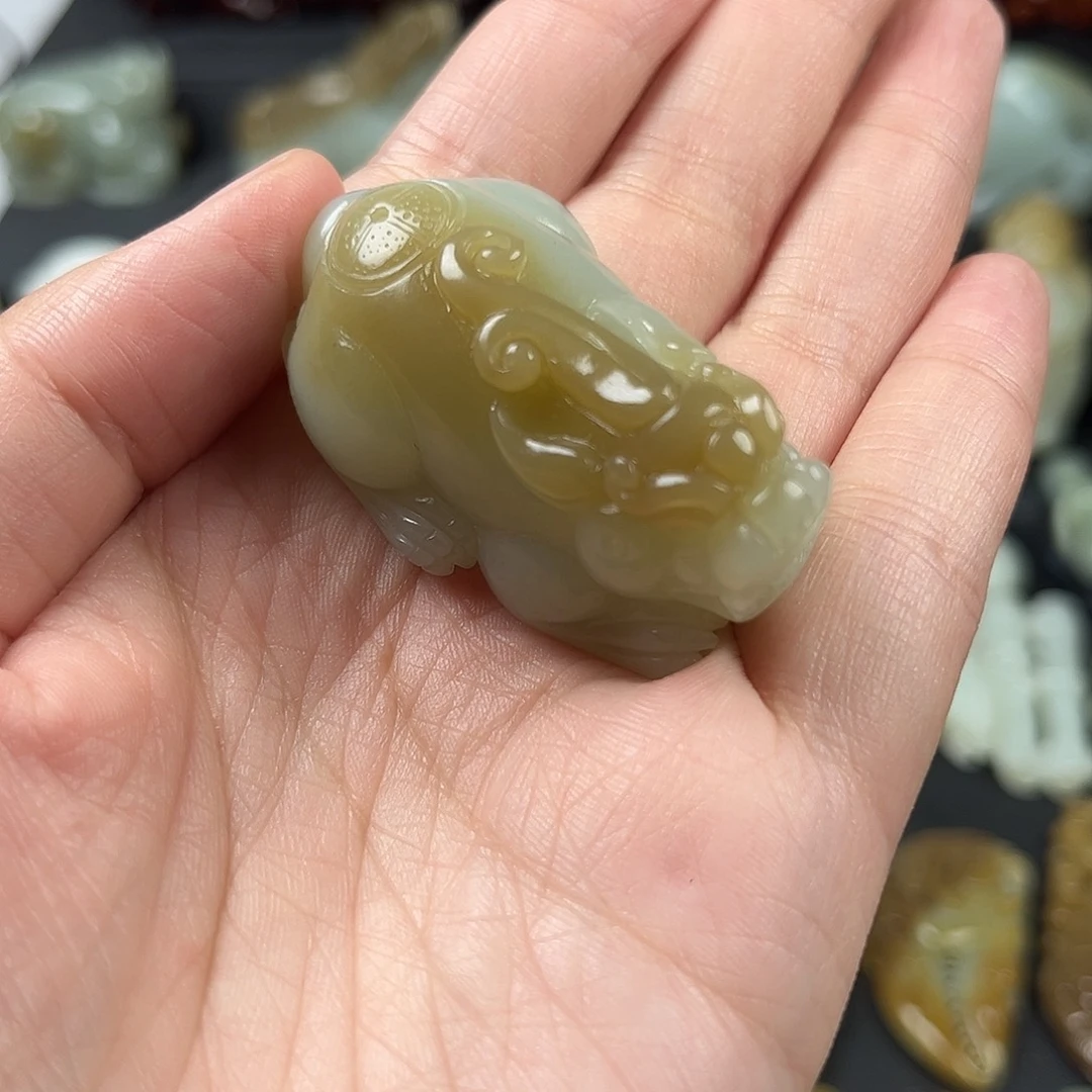 风****和田玉（糖玉）未镶嵌颈饰