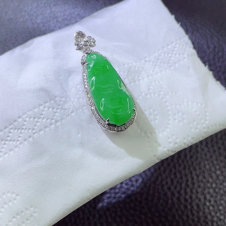 翡翠颈饰18K金镶嵌翡翠