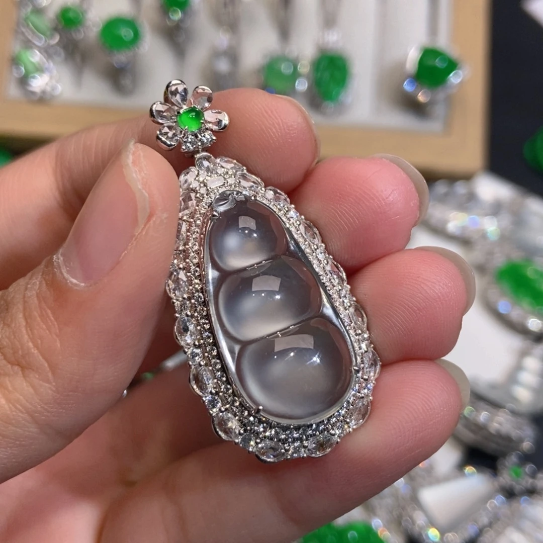 翡翠18K金镶嵌颈饰天然缅甸A货翡翠