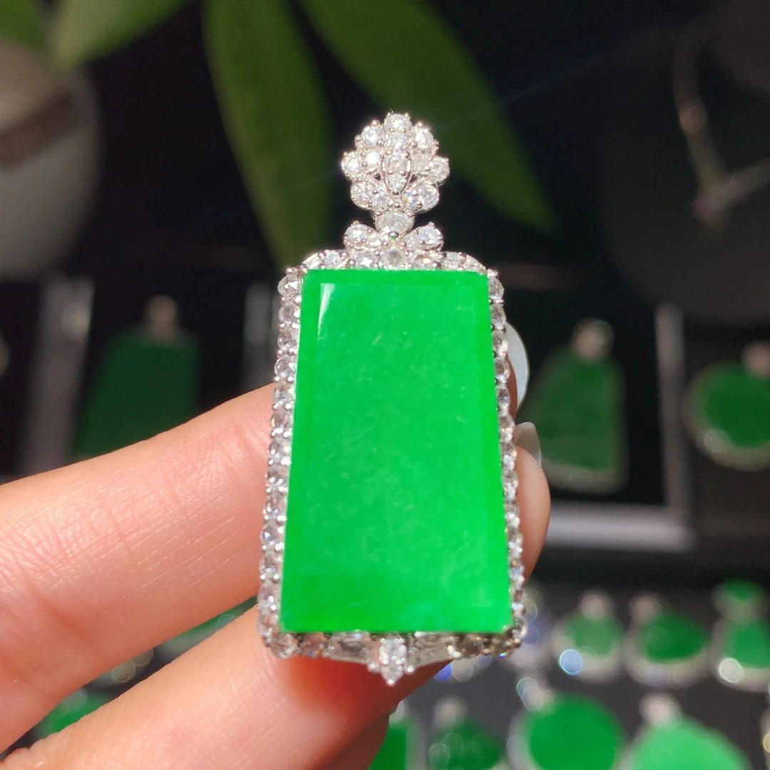 翡翠颈饰18K金镶嵌翡翠