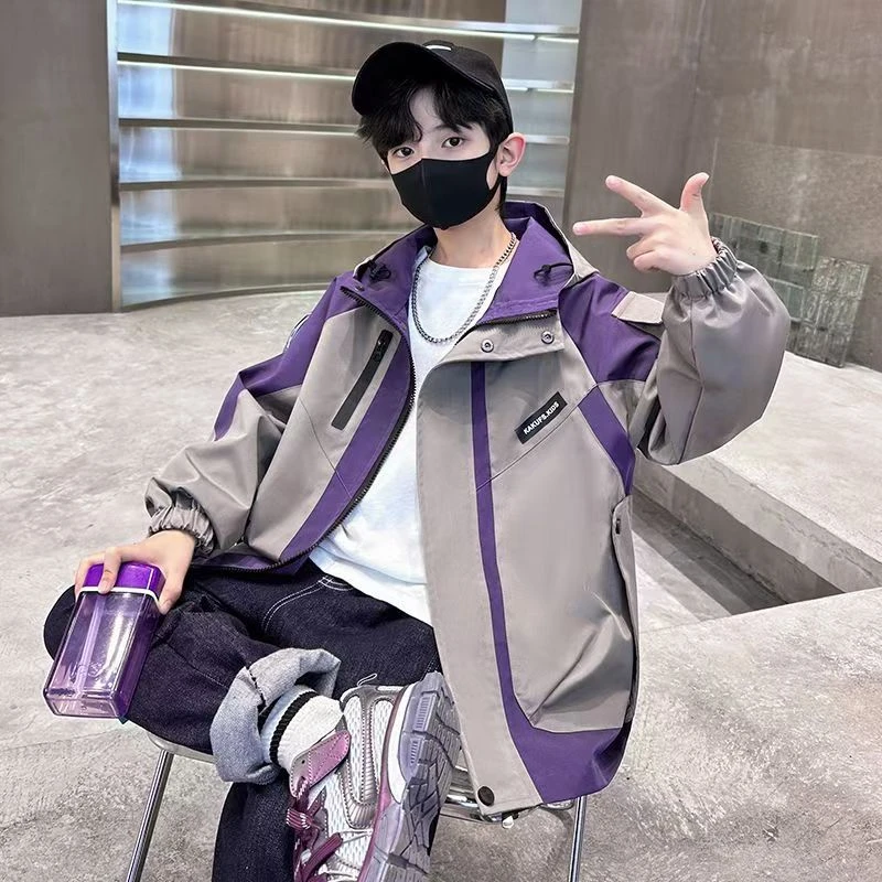 男童春秋款外套2025新款秋季男孩冲锋衣风衣中大儿童炸街连帽拼接