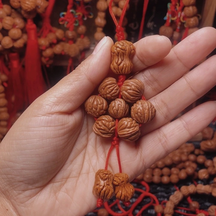 木质类龙纹桃枭挂件