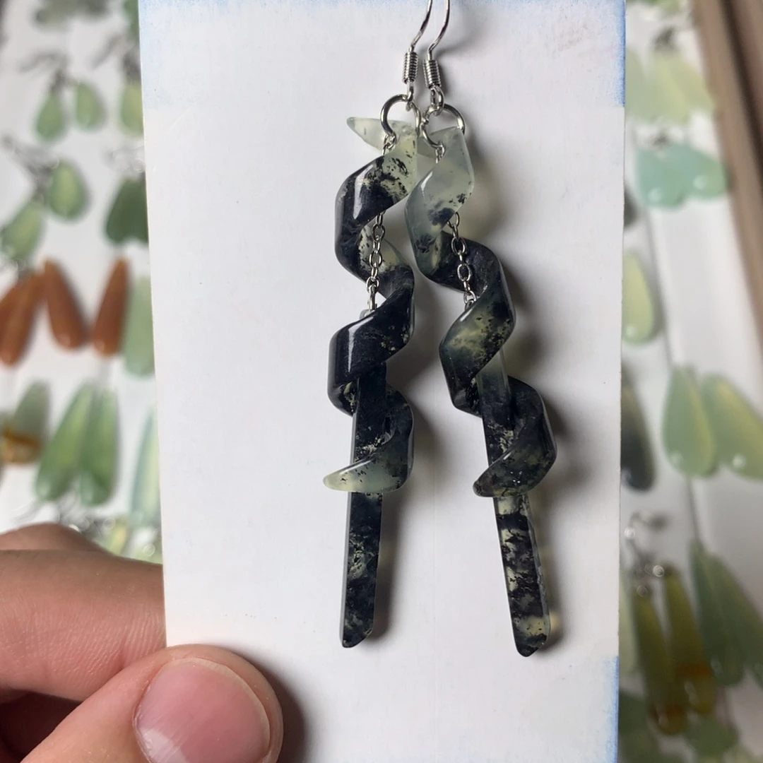 蛇纹石玉耳环未镶嵌