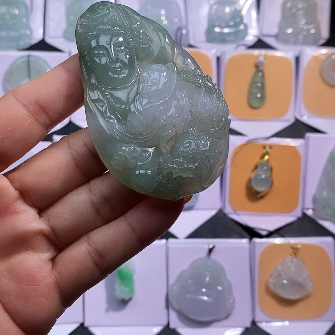 翡翠未镶嵌颈饰送子观音
