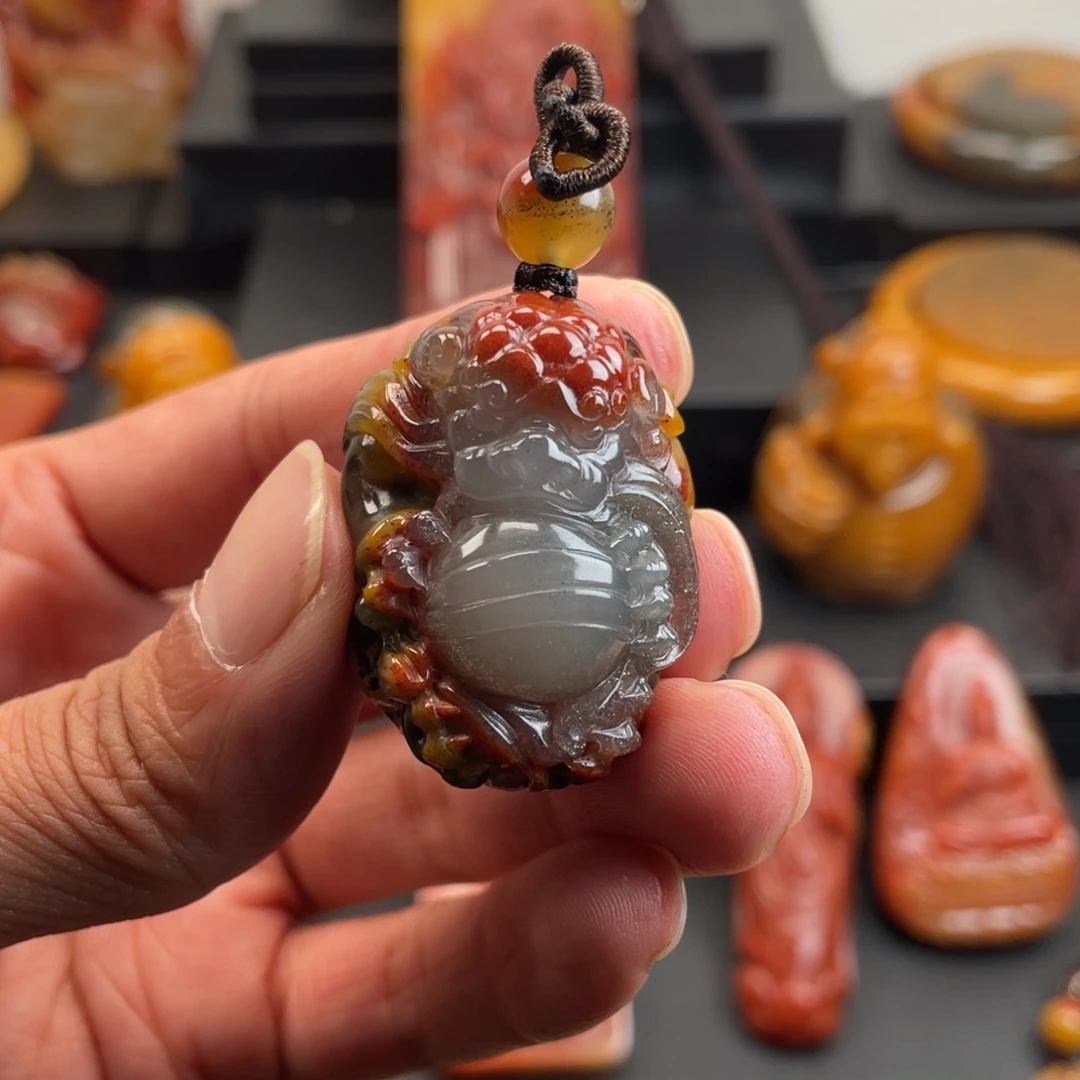 石英质玉（黄龙玉）未镶嵌颈饰