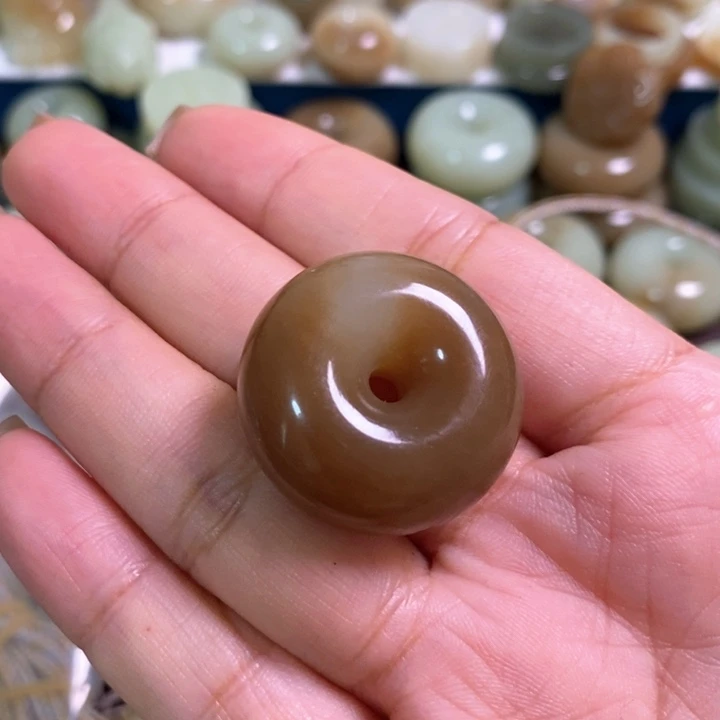 颈饰未镶嵌岫岩老玉（透闪石质玉）?***?
