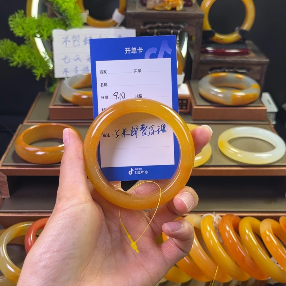 未镶嵌手镯石英质玉