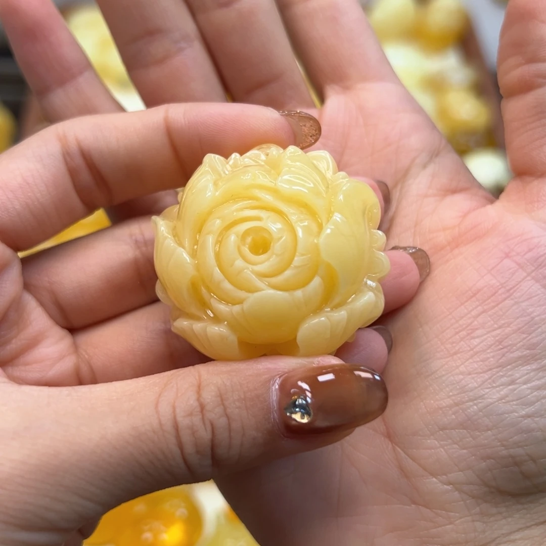 朱****未镶嵌颈饰琥珀蜜蜡