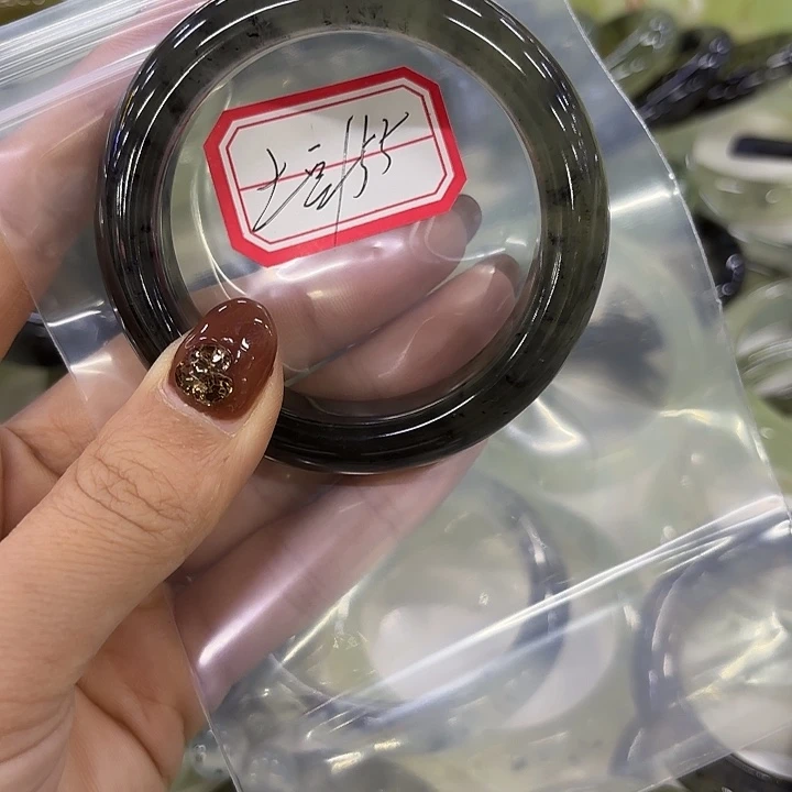 重***豆蛇纹石玉未镶嵌岫玉手镯