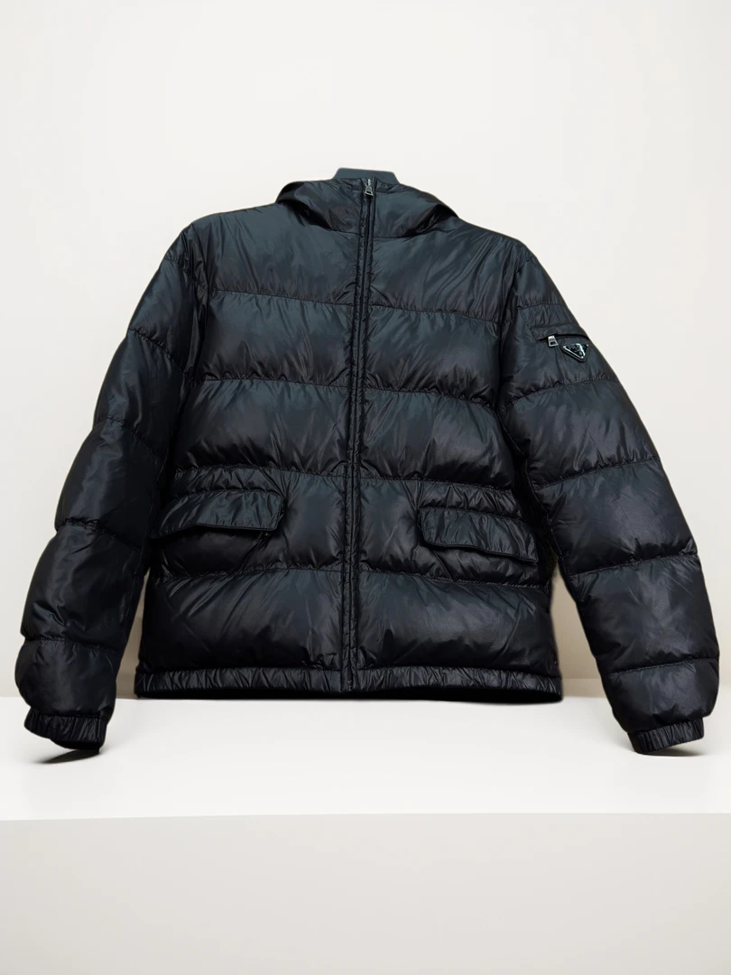 99新 Prada/普拉达 黑色三角标双口袋羽绒服/52码/98新/工价20500